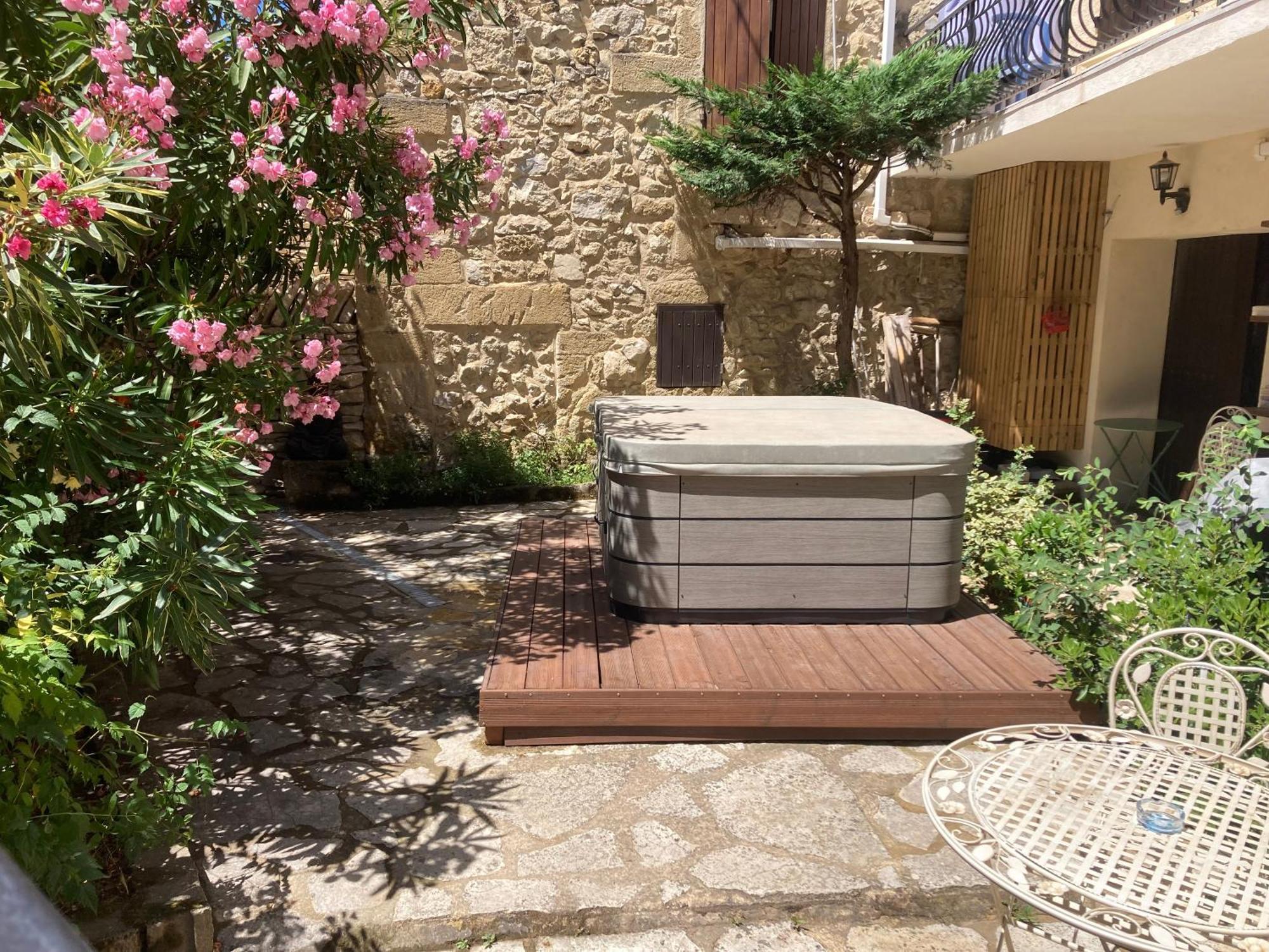 Le Studio D Aurelie Avec Spa Ete En Pleine Campagne Et Proche De Toute Commodite Roquemaure  Exterior foto